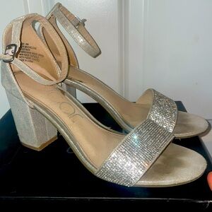 Size 7.5 heels. Worn a few times other than that in good condition